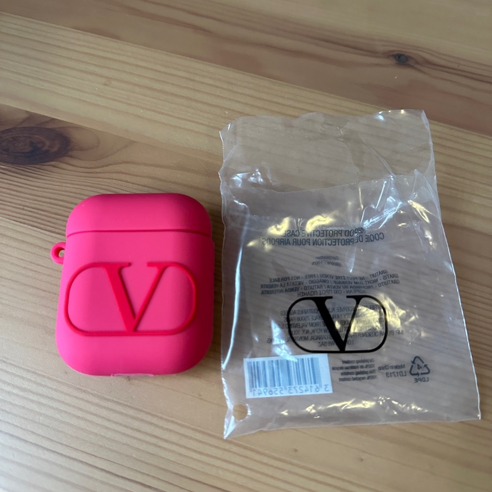 Valentino Voce Viva Airpods protective case